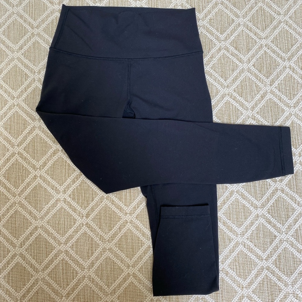 Black lululemon wunder under leggings
